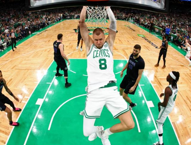 开云-推迟手术强行复出 波尔津吉斯为冠军不计代价