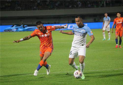 开云-广州城磕平泰山同城兄弟受益 范加斯特满意防守